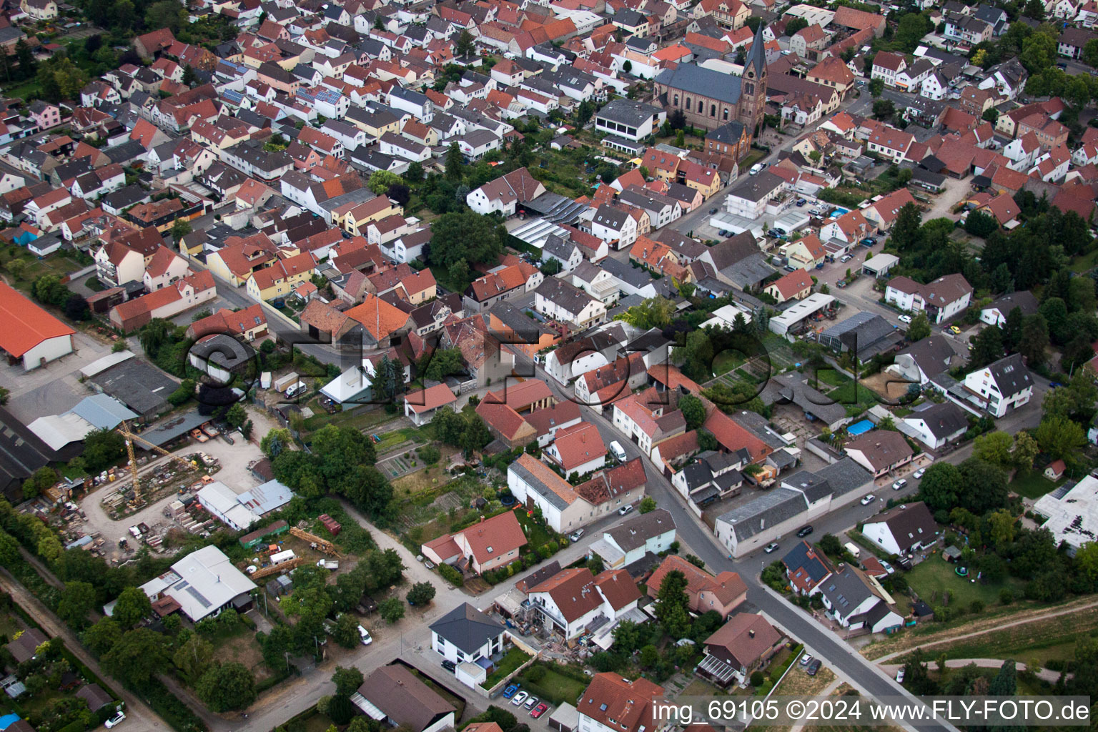 Vue oblique de Vue sur la ville depuis le centre-ville à le quartier Roxheim in Bobenheim-Roxheim dans le département Rhénanie-Palatinat, Allemagne