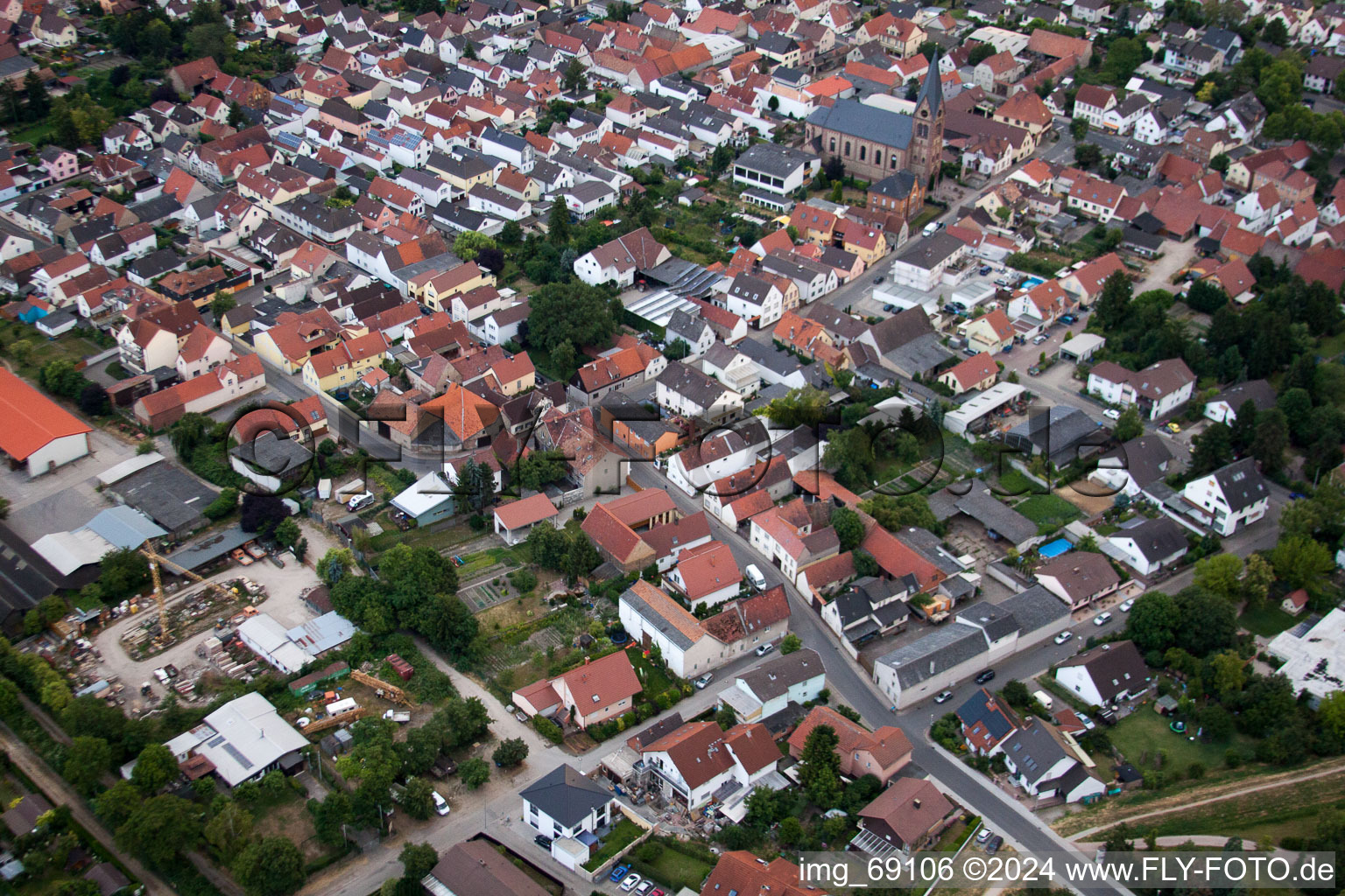 Quartier Bobenheim in Bobenheim-Roxheim dans le département Rhénanie-Palatinat, Allemagne vu d'un drone