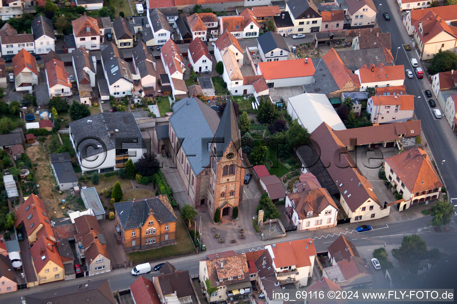 Vue oblique de Vue des rues et des maisons des quartiers résidentiels à le quartier Bobenheim in Bobenheim-Roxheim dans le département Rhénanie-Palatinat, Allemagne