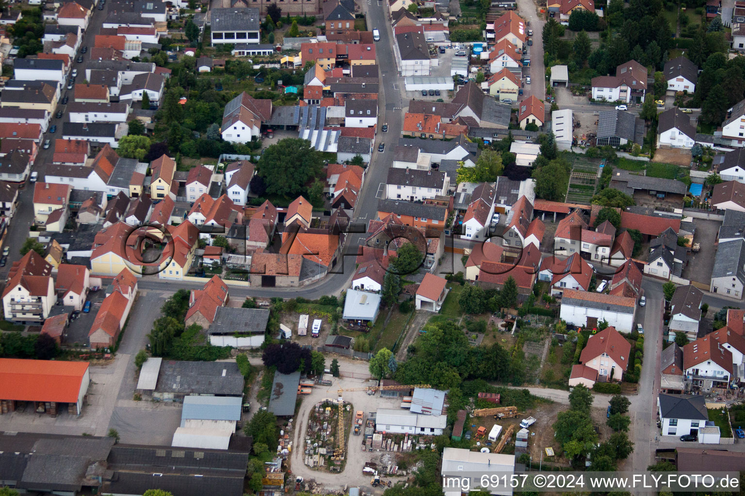 Quartier Bobenheim in Bobenheim-Roxheim dans le département Rhénanie-Palatinat, Allemagne du point de vue du drone