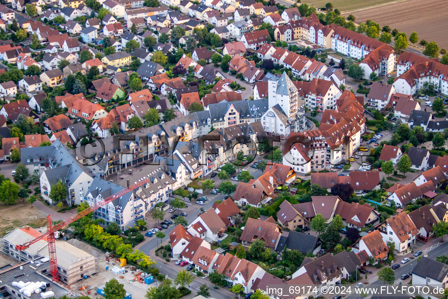 Vue sur la ville depuis le centre-ville à le quartier Roxheim in Bobenheim-Roxheim dans le département Rhénanie-Palatinat, Allemagne hors des airs