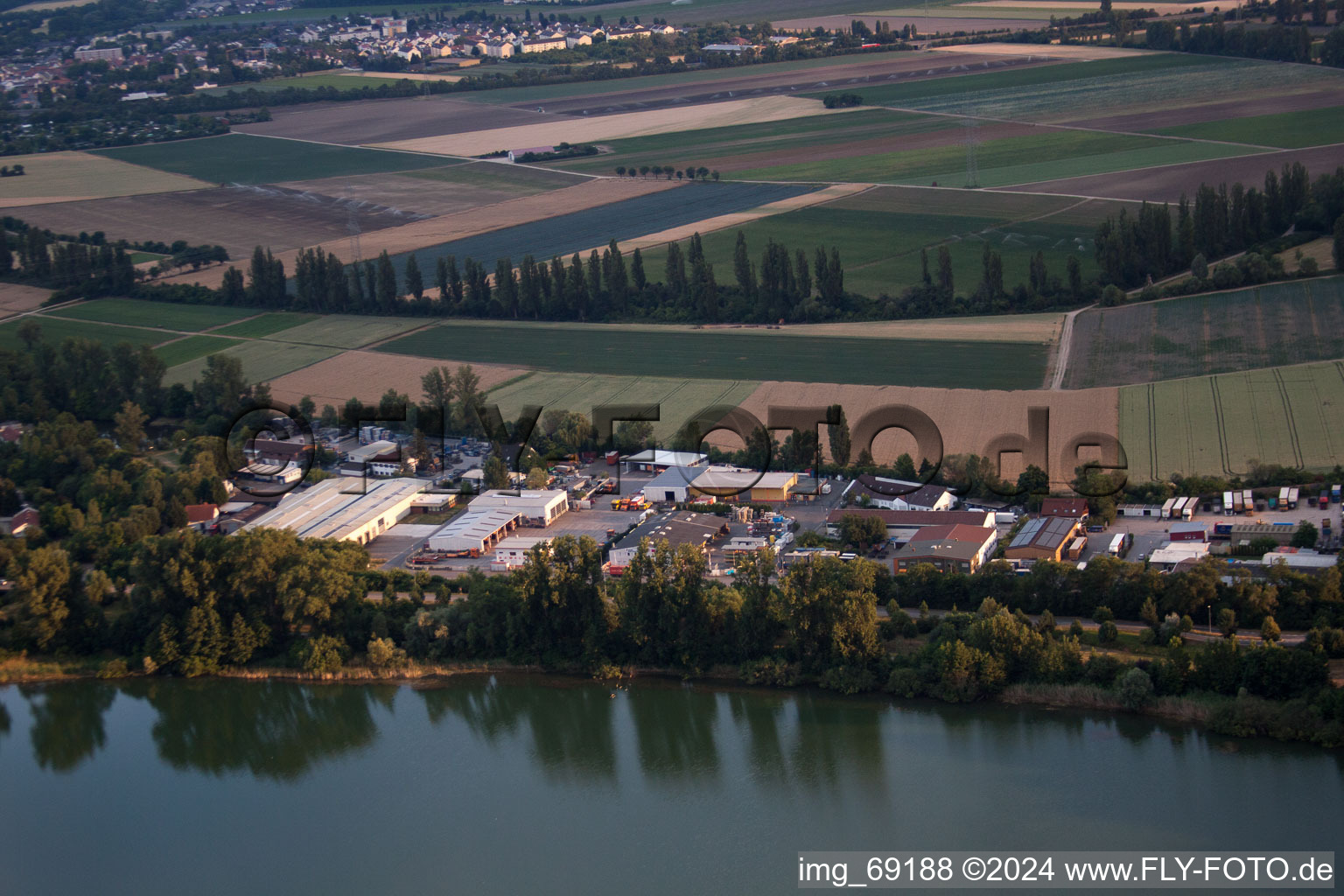 Vue aérienne de Industriestr à le quartier Roxheim in Bobenheim-Roxheim dans le département Rhénanie-Palatinat, Allemagne