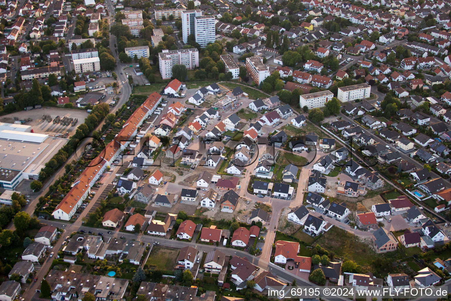 Quartier Roxheim in Bobenheim-Roxheim dans le département Rhénanie-Palatinat, Allemagne du point de vue du drone