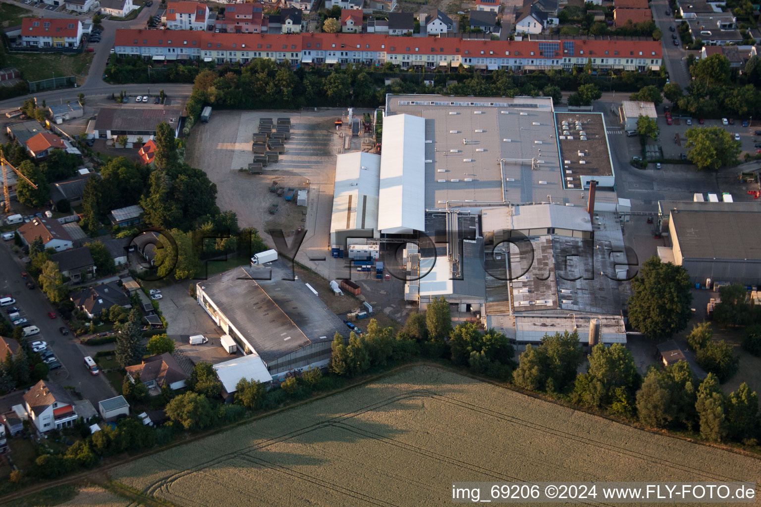 Vue aérienne de Aliments surgelés Rheintal (Frosta AG) à le quartier Roxheim in Bobenheim-Roxheim dans le département Rhénanie-Palatinat, Allemagne