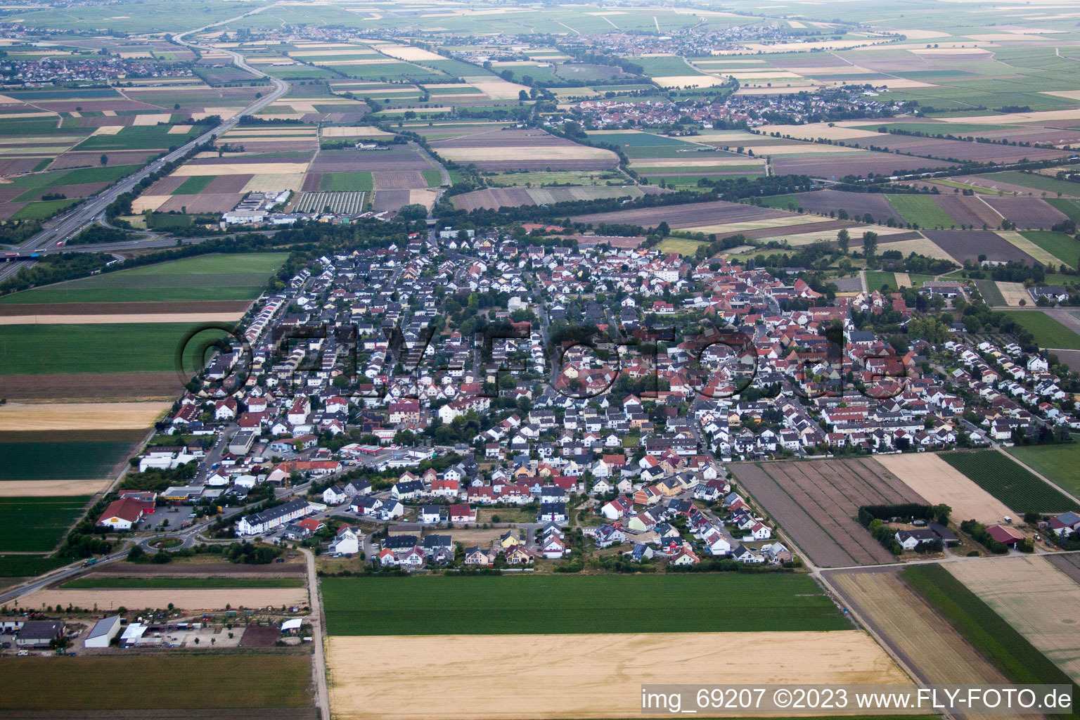 Vue oblique de Beindersheim dans le département Rhénanie-Palatinat, Allemagne