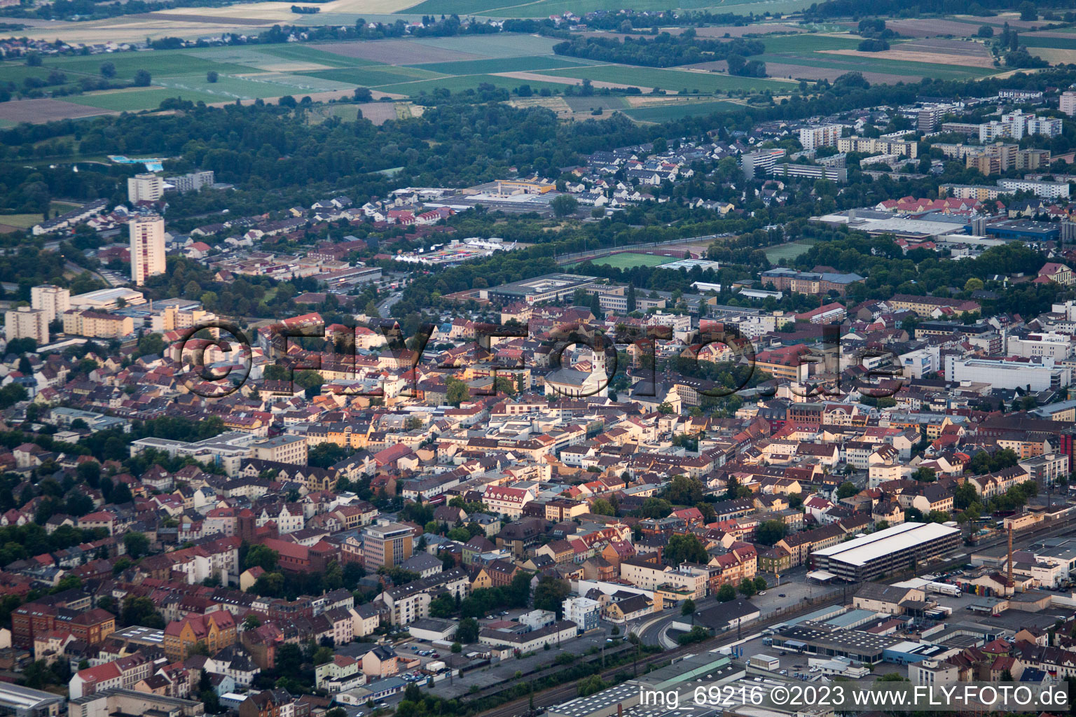 Vue aérienne de Gare centrale à Frankenthal dans le département Rhénanie-Palatinat, Allemagne