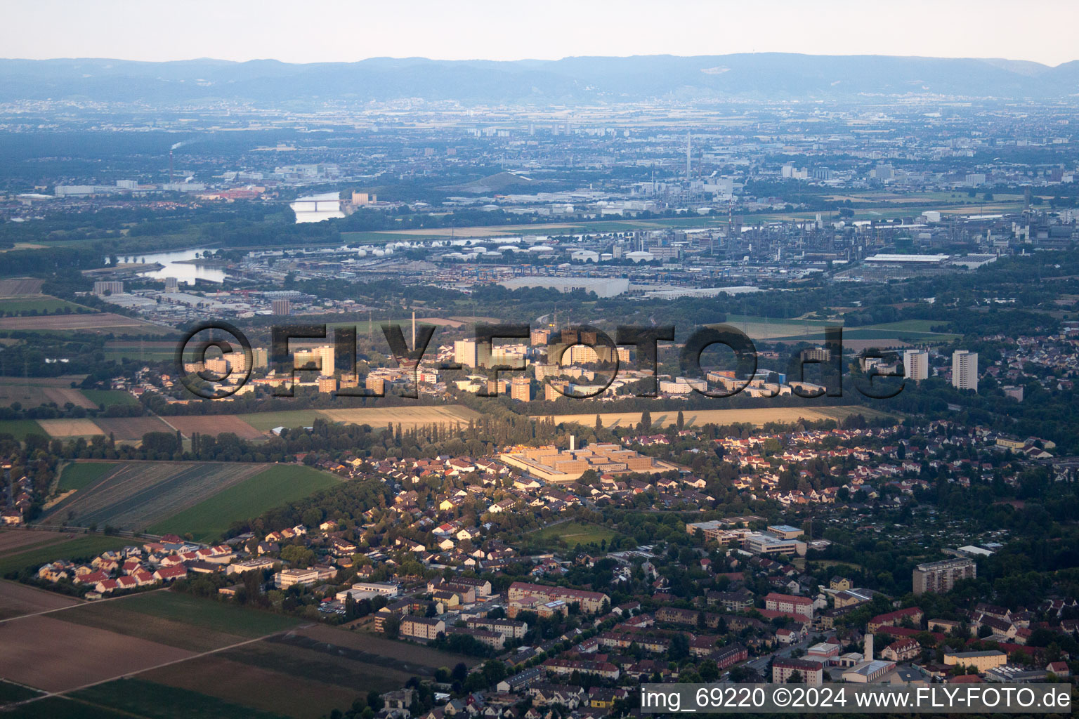 Quartier Pfingstweide in Ludwigshafen am Rhein dans le département Rhénanie-Palatinat, Allemagne depuis l'avion