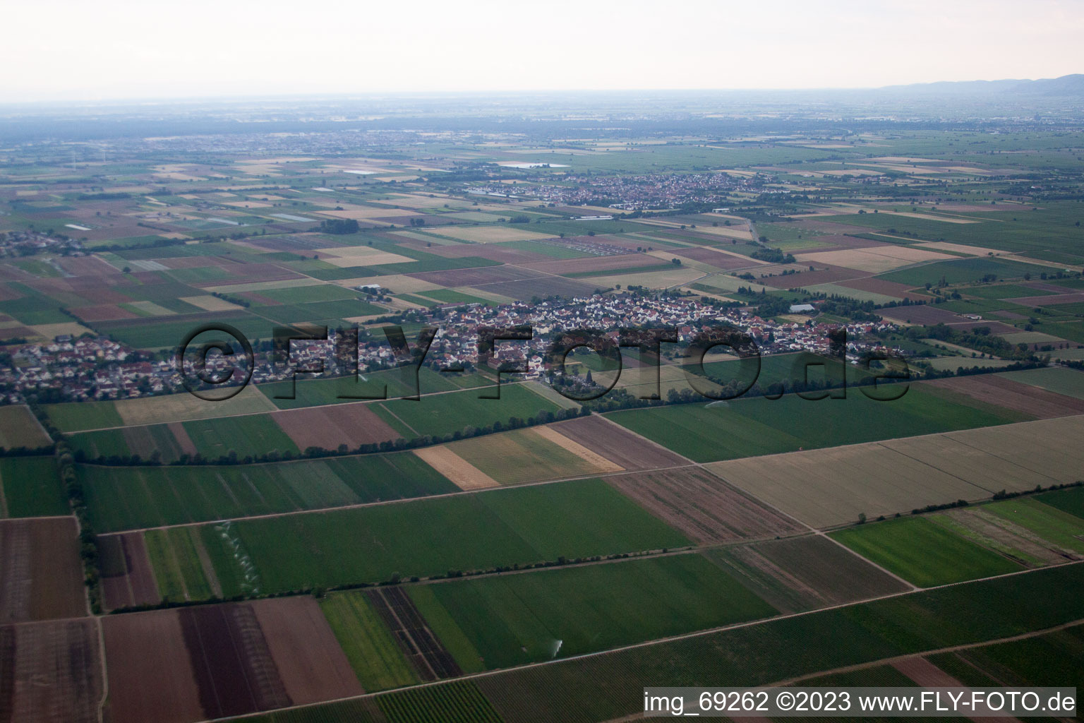 Ellerstadt dans le département Rhénanie-Palatinat, Allemagne d'un drone