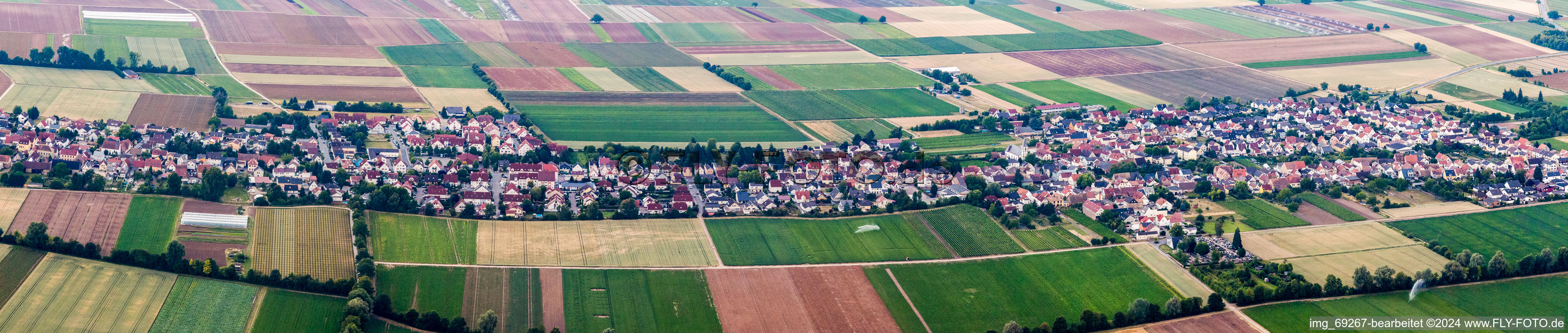 Vue aérienne de Panorama - vue en perspective des rues et des maisons des quartiers résidentiels à le quartier Rödersheim in Rödersheim-Gronau dans le département Rhénanie-Palatinat, Allemagne