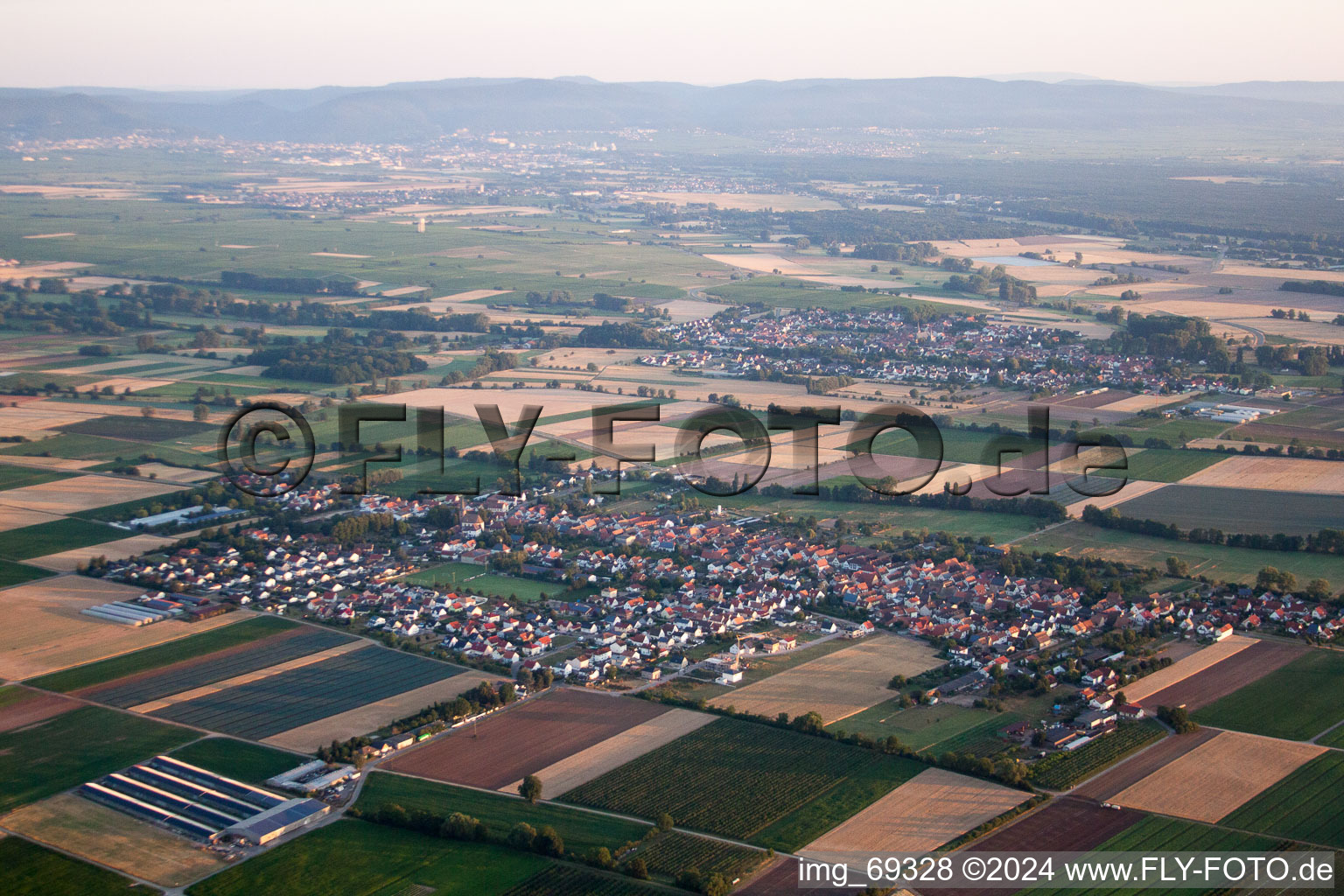 Enregistrement par drone de Gommersheim dans le département Rhénanie-Palatinat, Allemagne