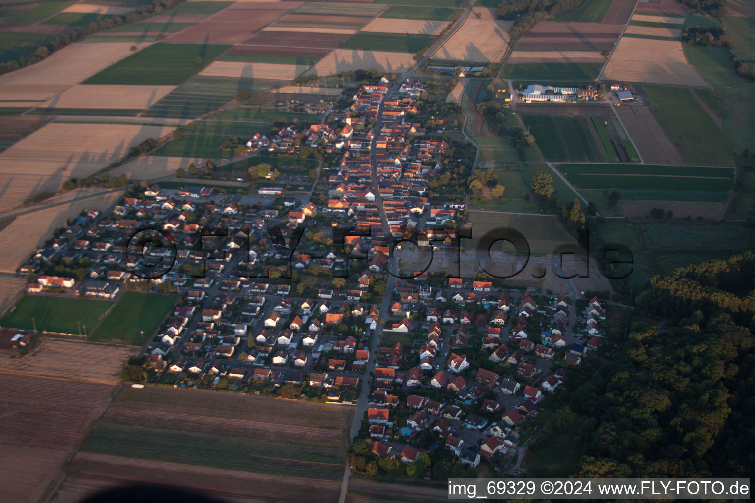 Vue oblique de Freisbach dans le département Rhénanie-Palatinat, Allemagne