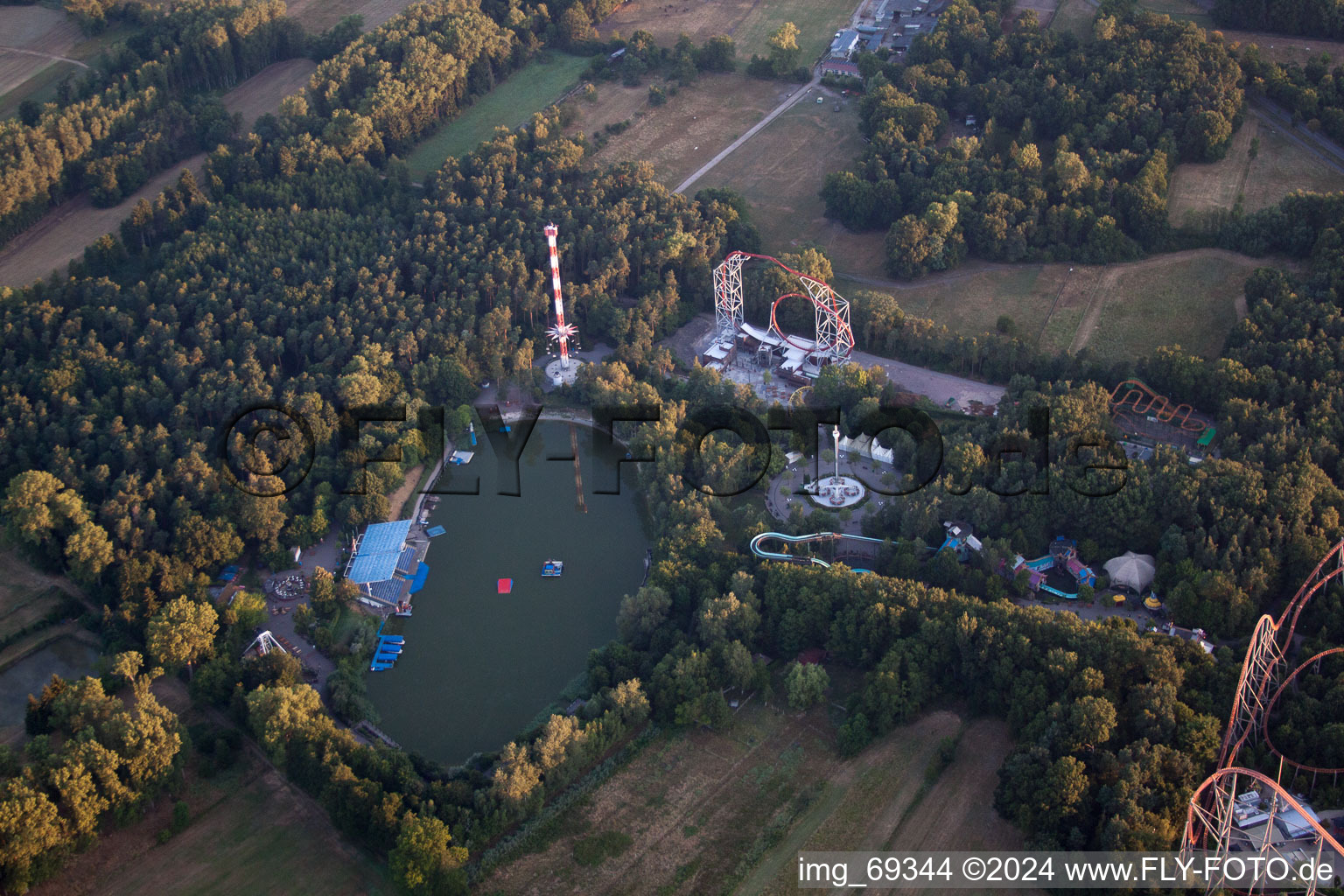 Photographie aérienne de Complexe de maisons de vacances du parc de vacances Holiday Park à Haßloch dans le département Rhénanie-Palatinat, Allemagne