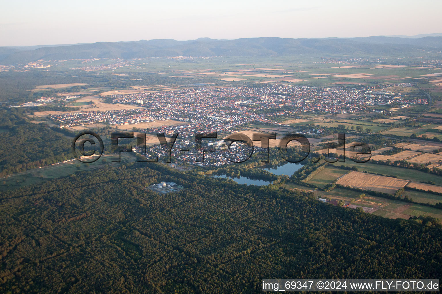 Haßloch dans le département Rhénanie-Palatinat, Allemagne vue du ciel