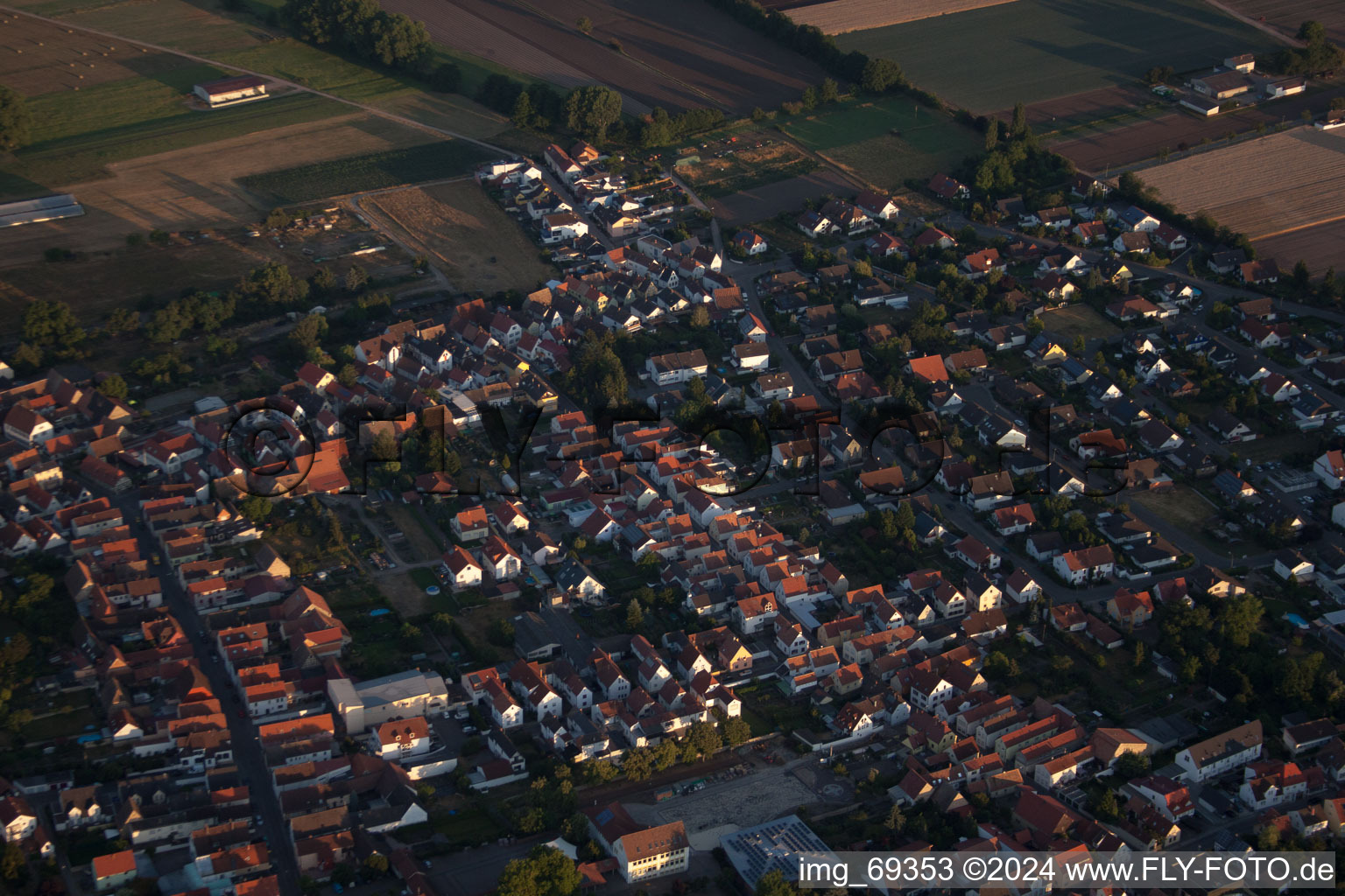 Quartier Iggelheim in Böhl-Iggelheim dans le département Rhénanie-Palatinat, Allemagne vue d'en haut