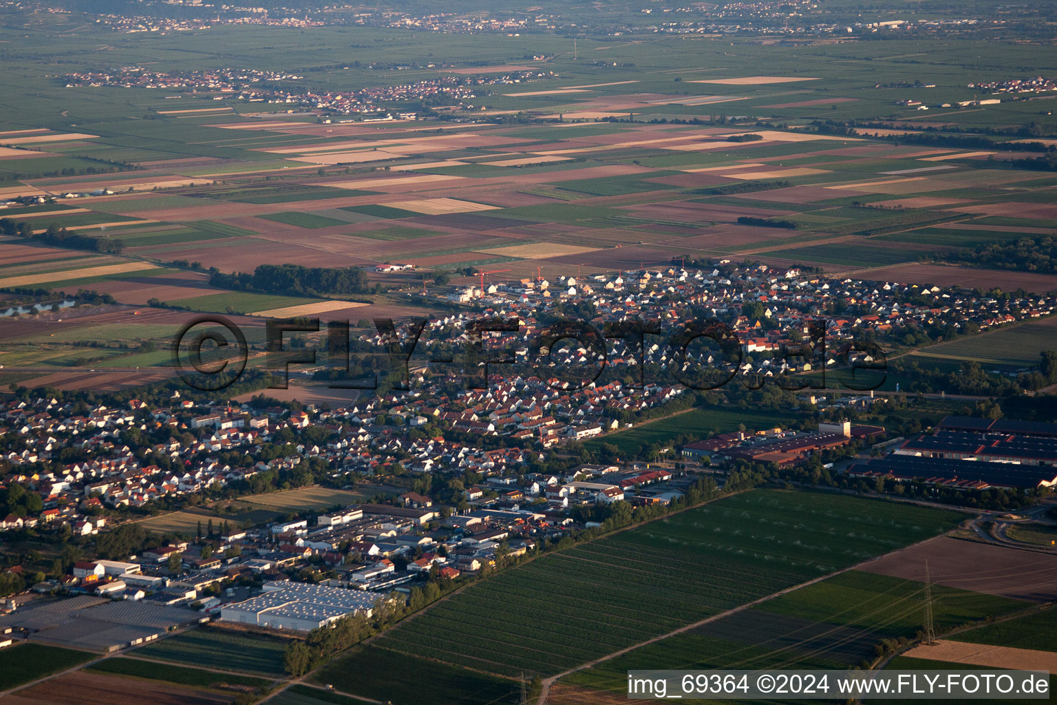 Mutterstadt dans le département Rhénanie-Palatinat, Allemagne d'un drone