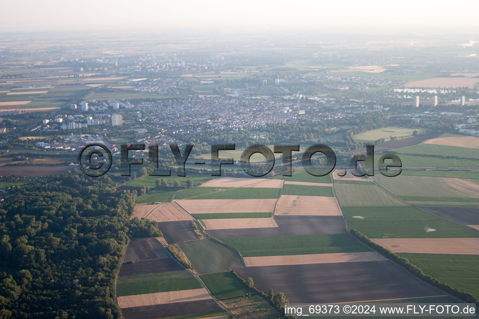 Quartier Oggersheim in Ludwigshafen am Rhein dans le département Rhénanie-Palatinat, Allemagne vu d'un drone