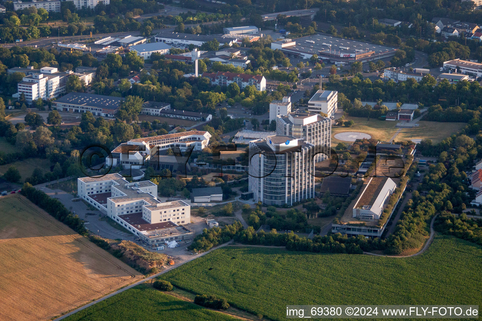 Terrain de la clinique de l'hôpital BG Klinik Ludwigshafen à le quartier Oggersheim in Ludwigshafen am Rhein dans le département Rhénanie-Palatinat, Allemagne vue du ciel