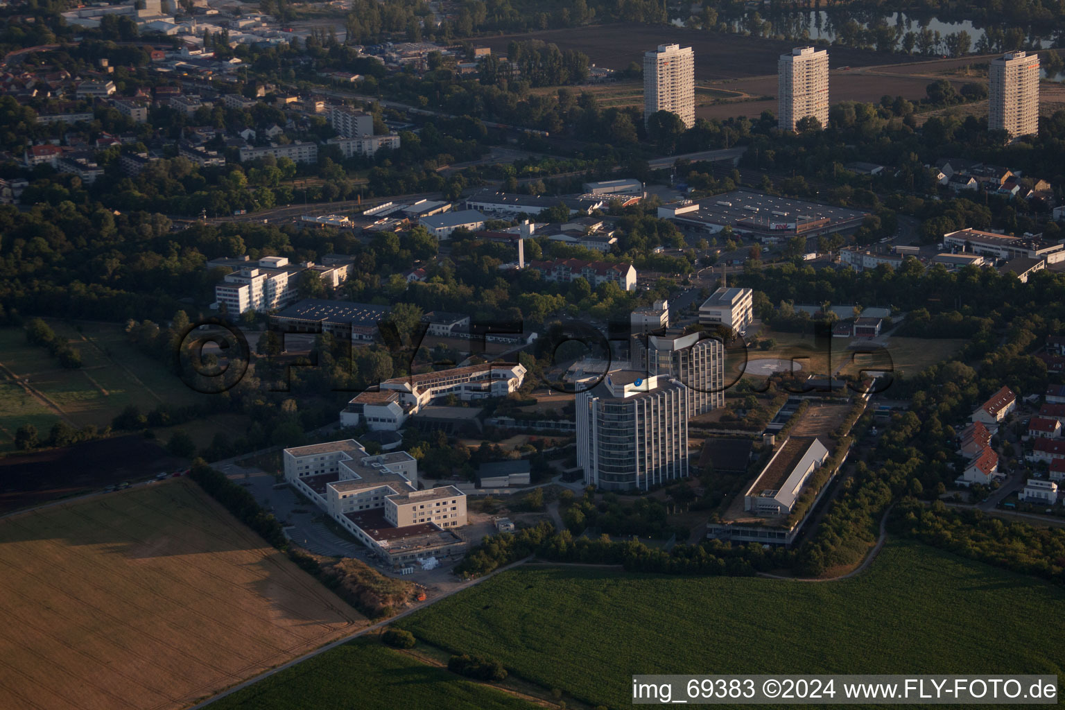 Quartier Oggersheim in Ludwigshafen am Rhein dans le département Rhénanie-Palatinat, Allemagne hors des airs