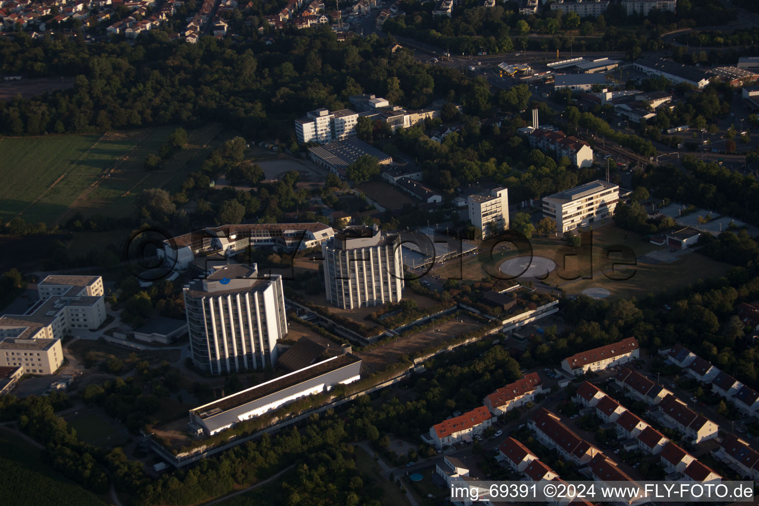 Enregistrement par drone de Quartier Oggersheim in Ludwigshafen am Rhein dans le département Rhénanie-Palatinat, Allemagne