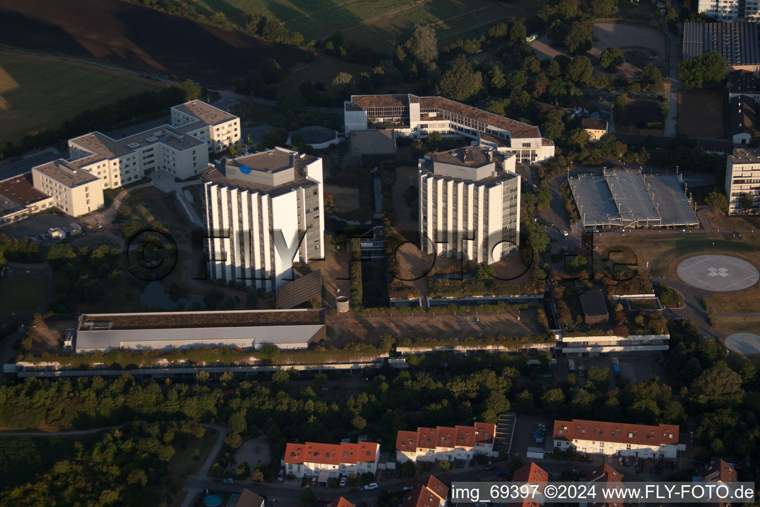 Quartier Oggersheim in Ludwigshafen am Rhein dans le département Rhénanie-Palatinat, Allemagne vu d'un drone