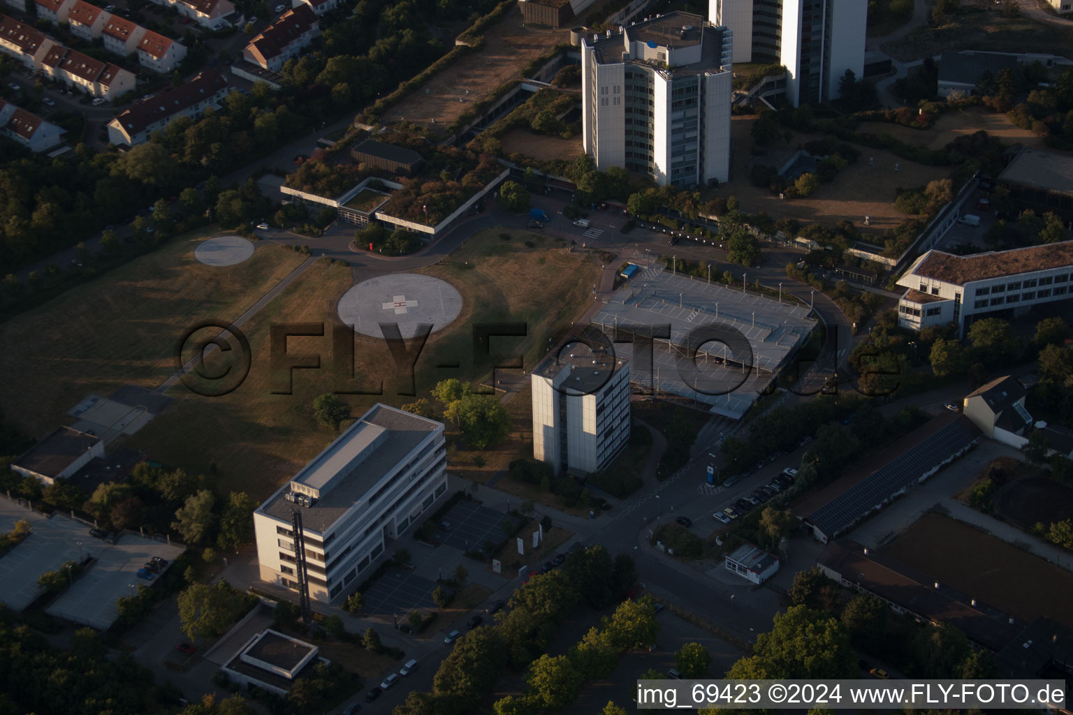 Quartier Oggersheim in Ludwigshafen am Rhein dans le département Rhénanie-Palatinat, Allemagne d'un drone