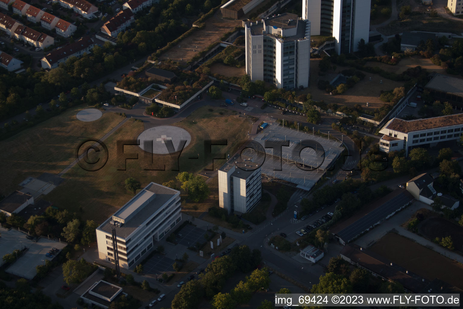 Quartier Oggersheim in Ludwigshafen am Rhein dans le département Rhénanie-Palatinat, Allemagne vu d'un drone