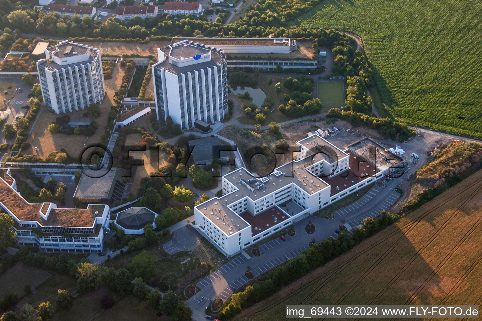 Terrain de la clinique de l'hôpital BG Klinik Ludwigshafen à le quartier Oggersheim in Ludwigshafen am Rhein dans le département Rhénanie-Palatinat, Allemagne d'en haut