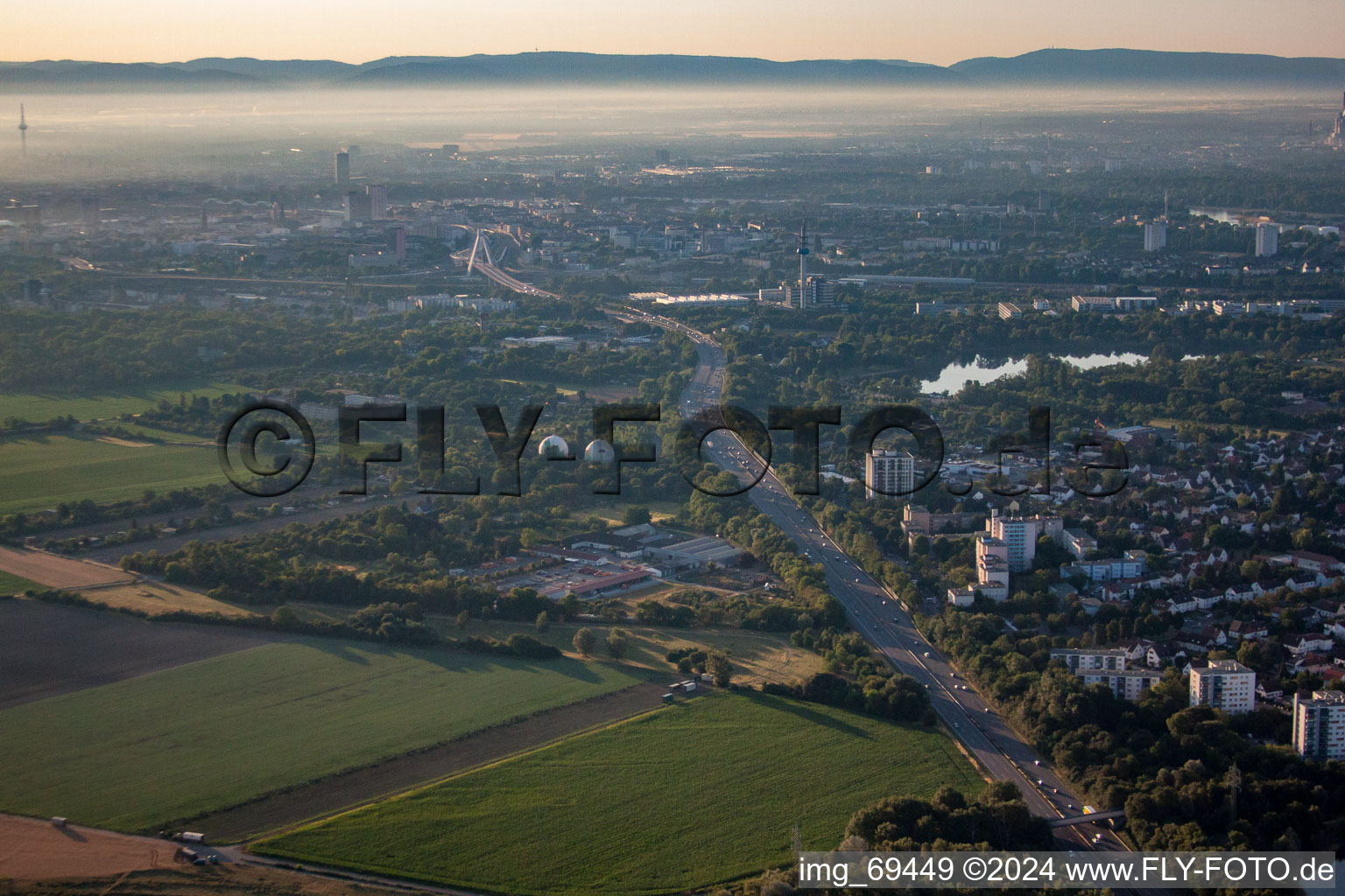 Photographie aérienne de Quartier West in Ludwigshafen am Rhein dans le département Rhénanie-Palatinat, Allemagne