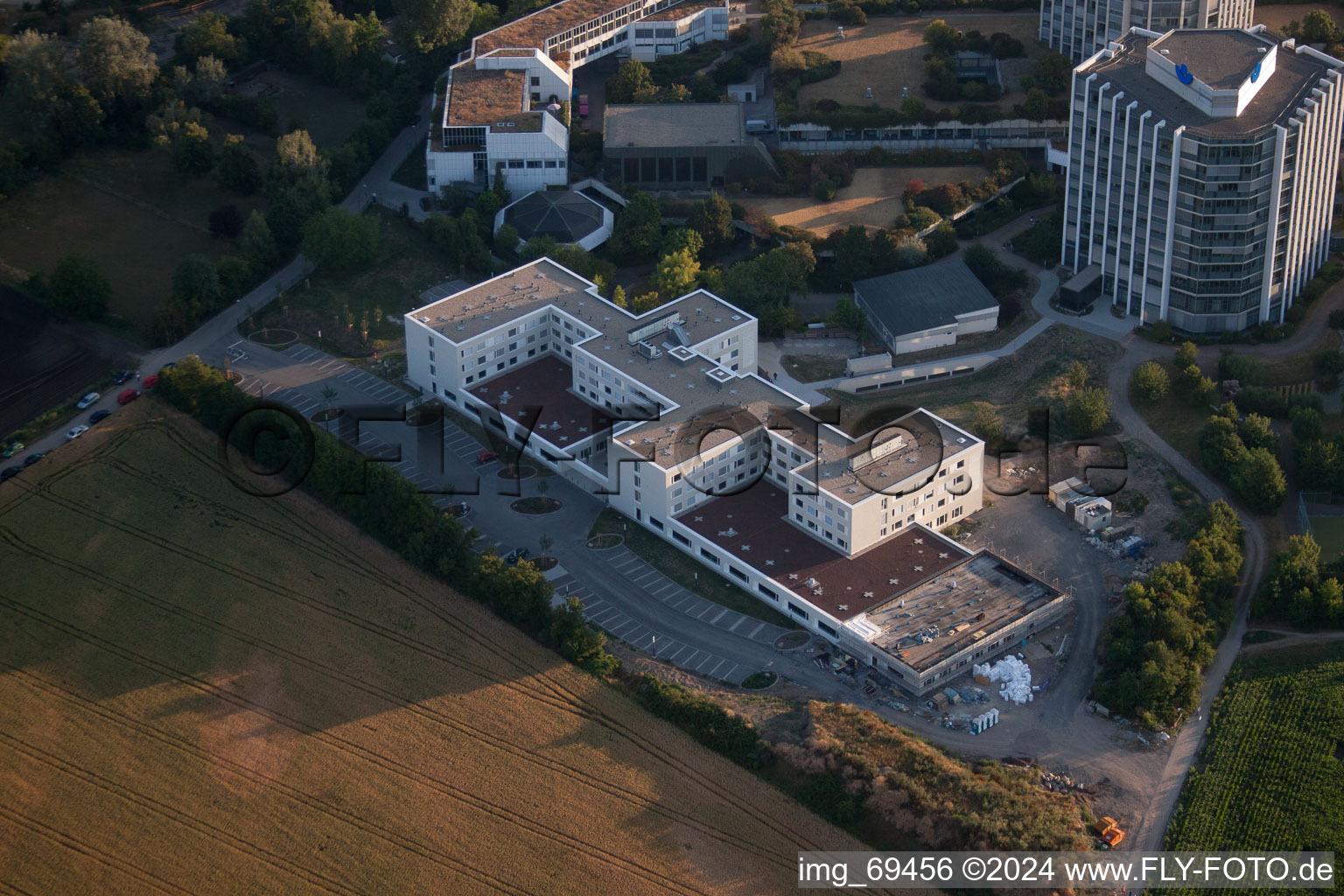 Quartier Oggersheim in Ludwigshafen am Rhein dans le département Rhénanie-Palatinat, Allemagne vu d'un drone