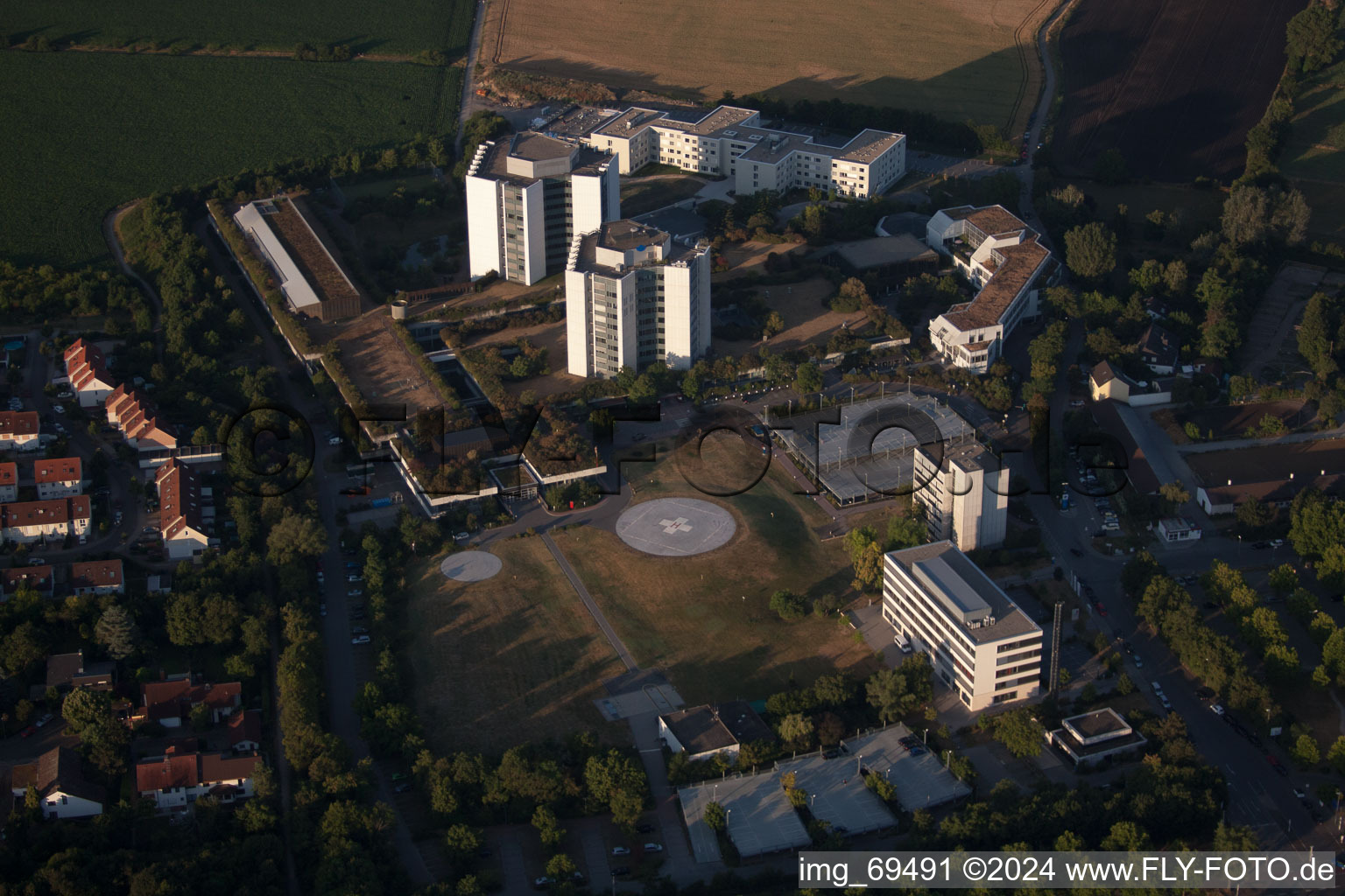 Clinique BG à le quartier Oggersheim in Ludwigshafen am Rhein dans le département Rhénanie-Palatinat, Allemagne du point de vue du drone