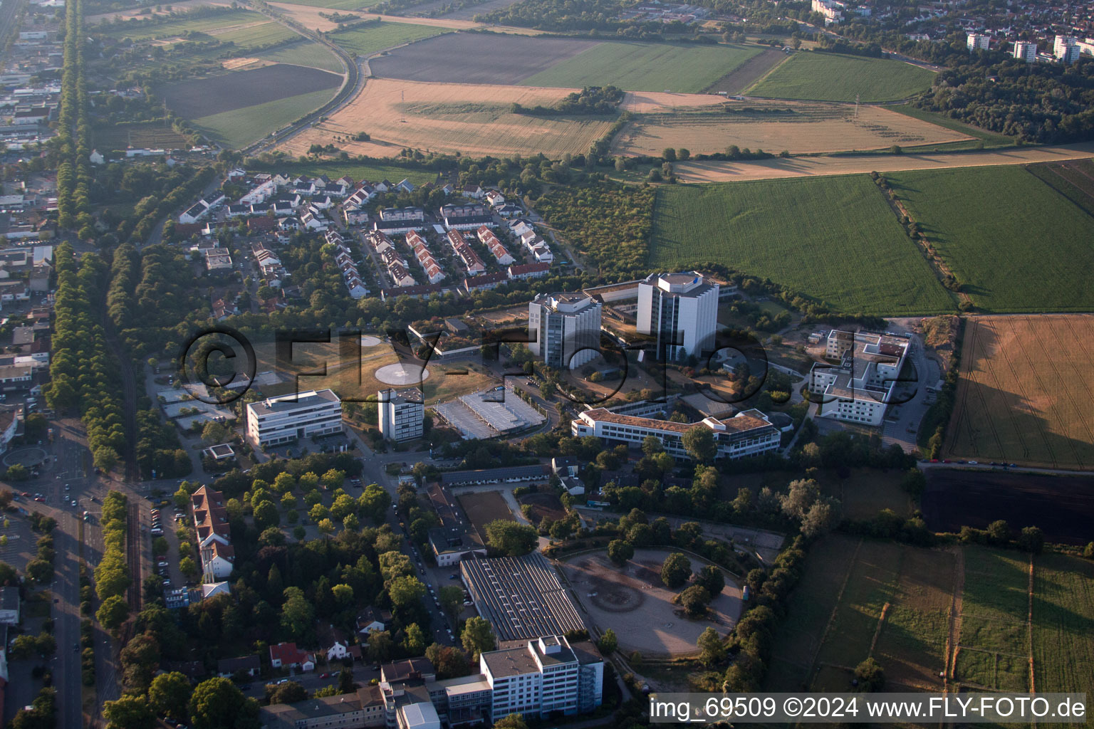 Quartier Oggersheim in Ludwigshafen am Rhein dans le département Rhénanie-Palatinat, Allemagne d'en haut