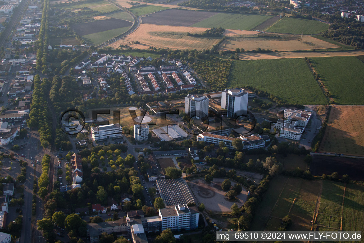 Quartier Oggersheim in Ludwigshafen am Rhein dans le département Rhénanie-Palatinat, Allemagne hors des airs