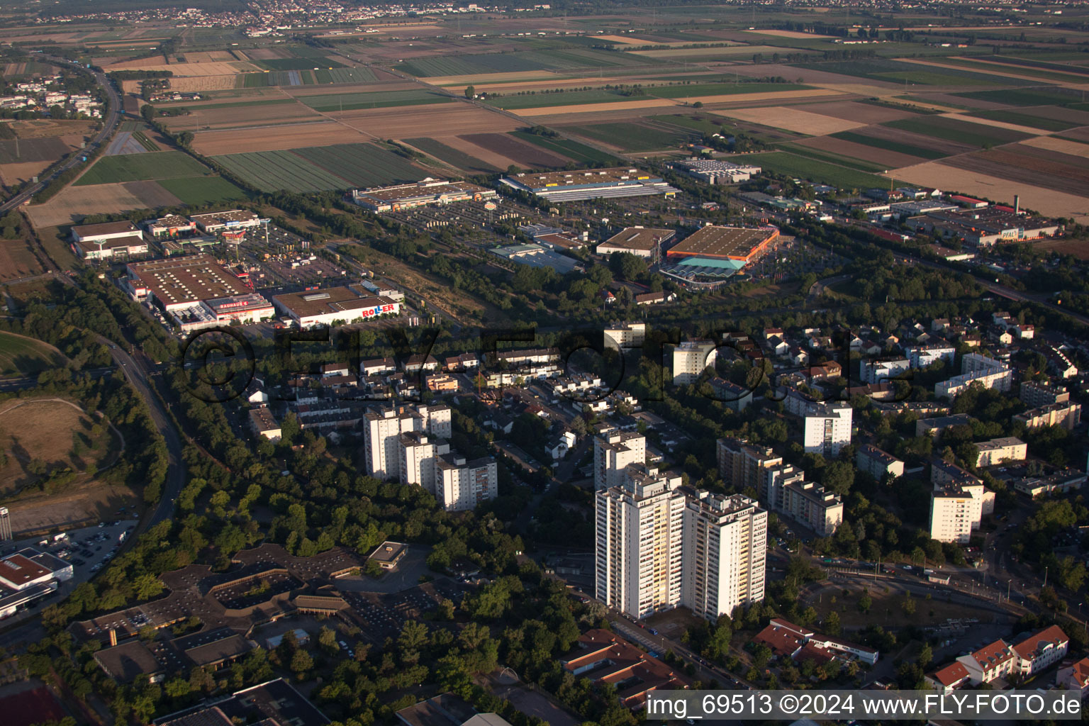 Quartier Oggersheim in Ludwigshafen am Rhein dans le département Rhénanie-Palatinat, Allemagne depuis l'avion