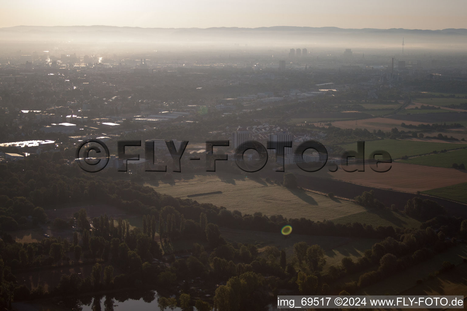 Enregistrement par drone de Quartier Oggersheim in Ludwigshafen am Rhein dans le département Rhénanie-Palatinat, Allemagne