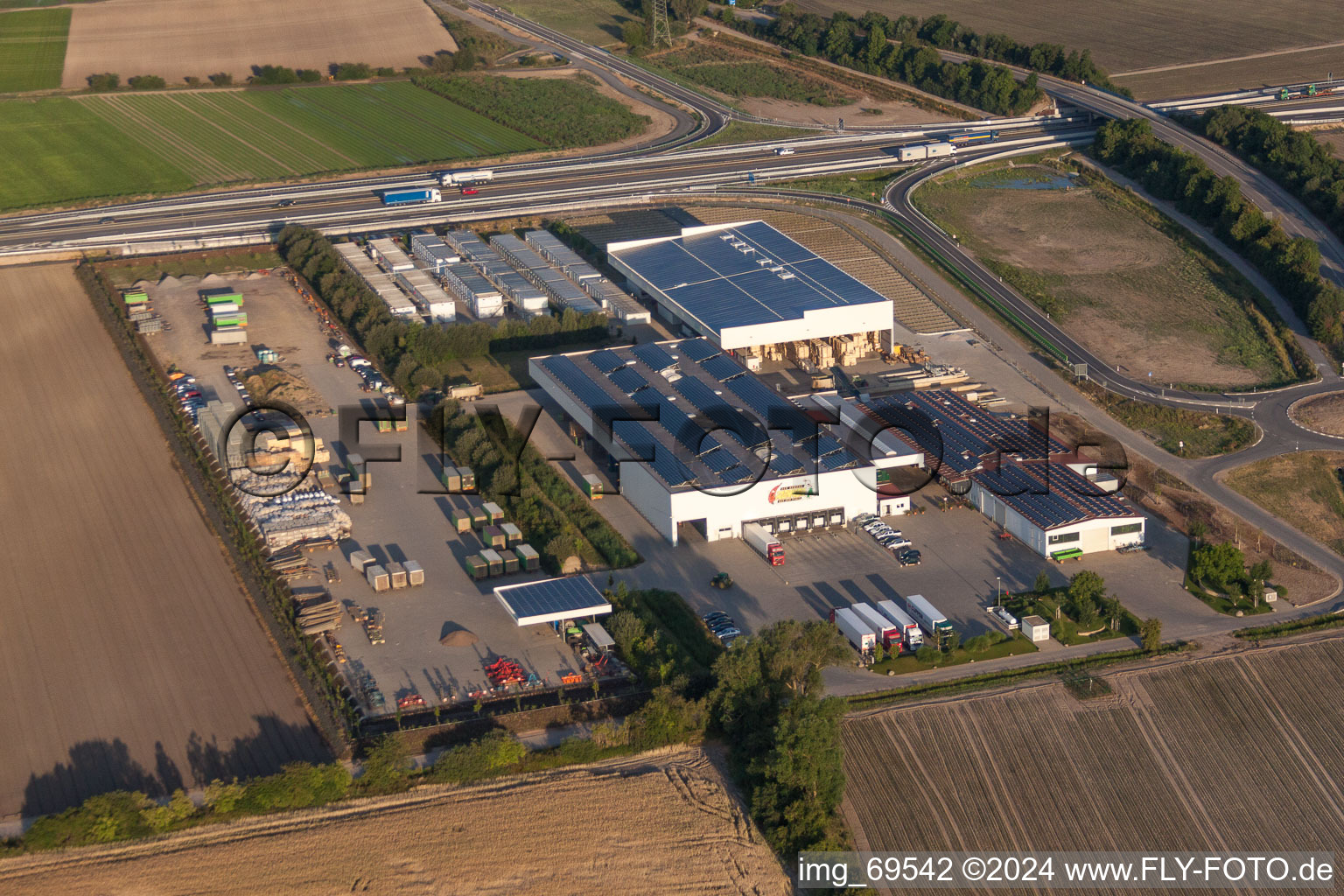 Vue aérienne de Propriété d'une ferme de légumes Renner V+V GmbH à Mutterstadt dans le département Rhénanie-Palatinat, Allemagne