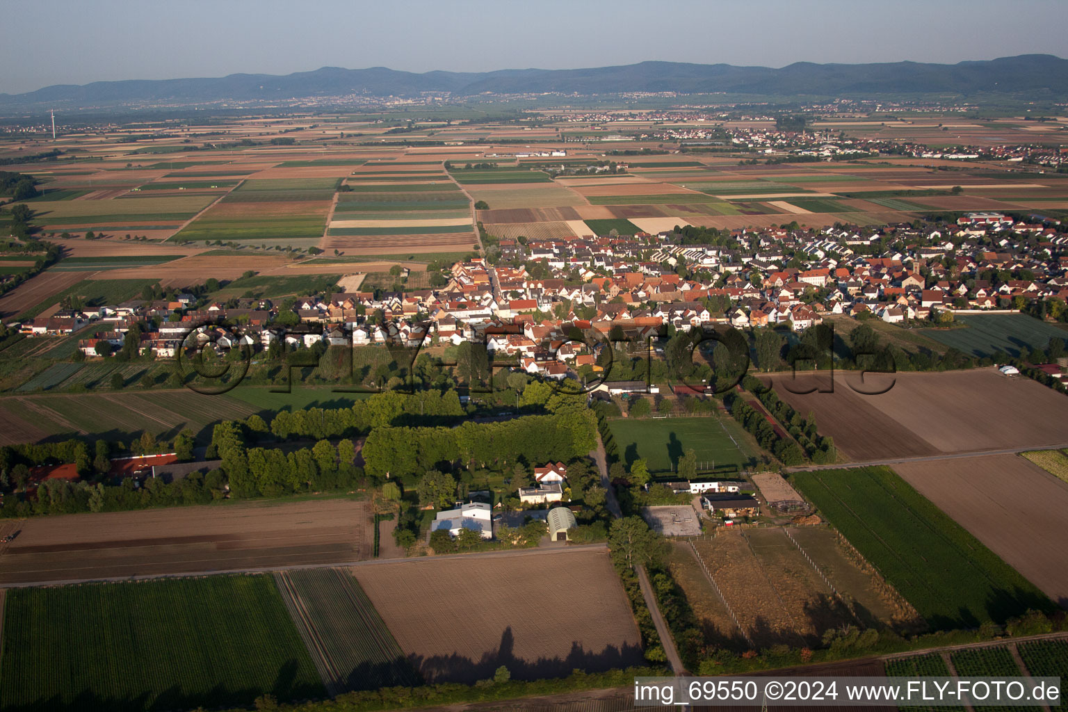 Quartier Dannstadt in Dannstadt-Schauernheim dans le département Rhénanie-Palatinat, Allemagne vue du ciel