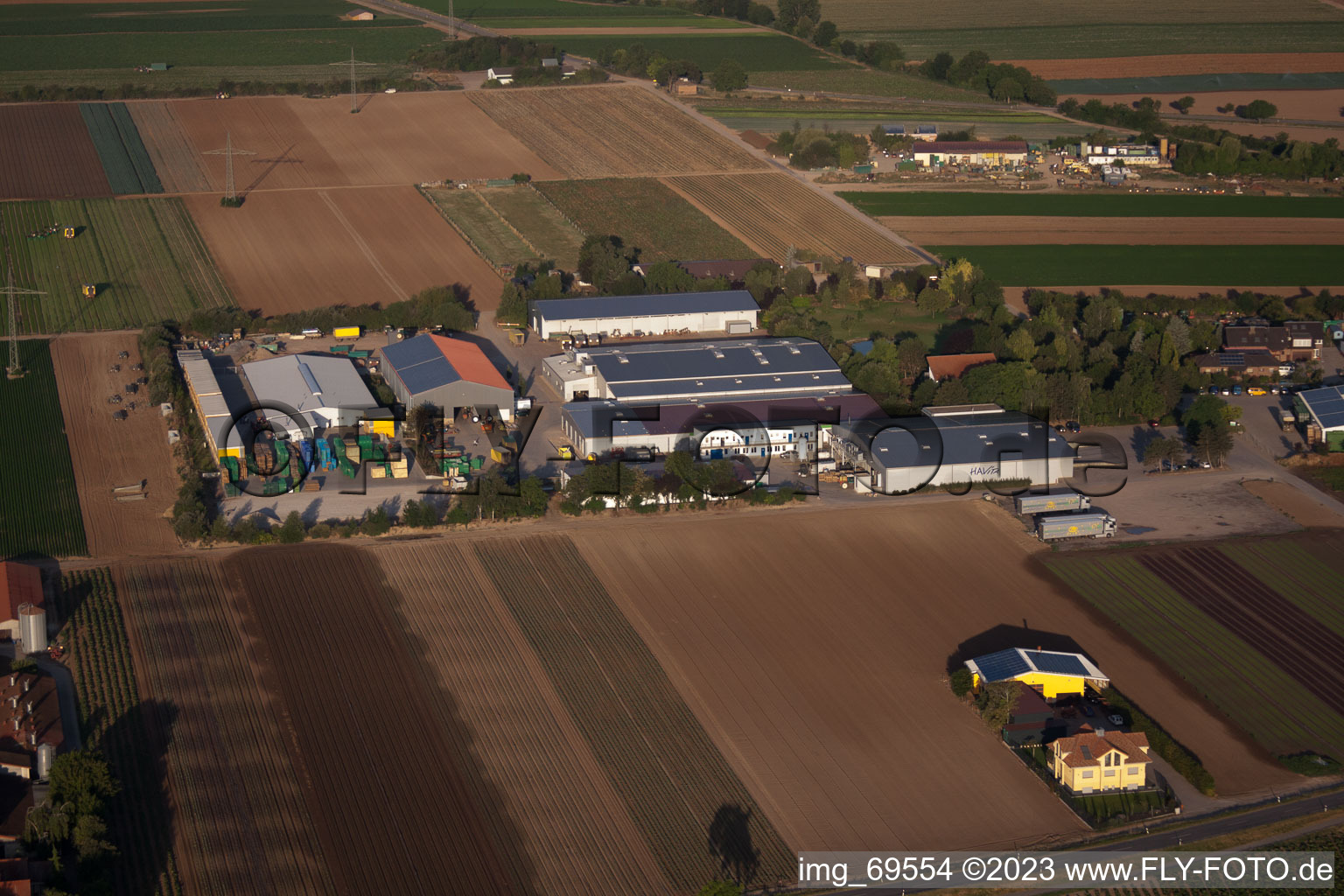 Vue aérienne de Salades fraîches Havita à le quartier Dannstadt in Dannstadt-Schauernheim dans le département Rhénanie-Palatinat, Allemagne