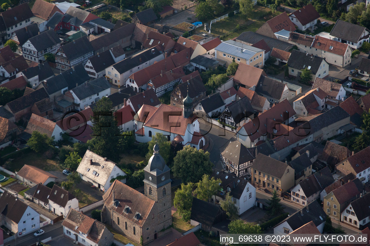 Lustadt dans le département Rhénanie-Palatinat, Allemagne d'un drone