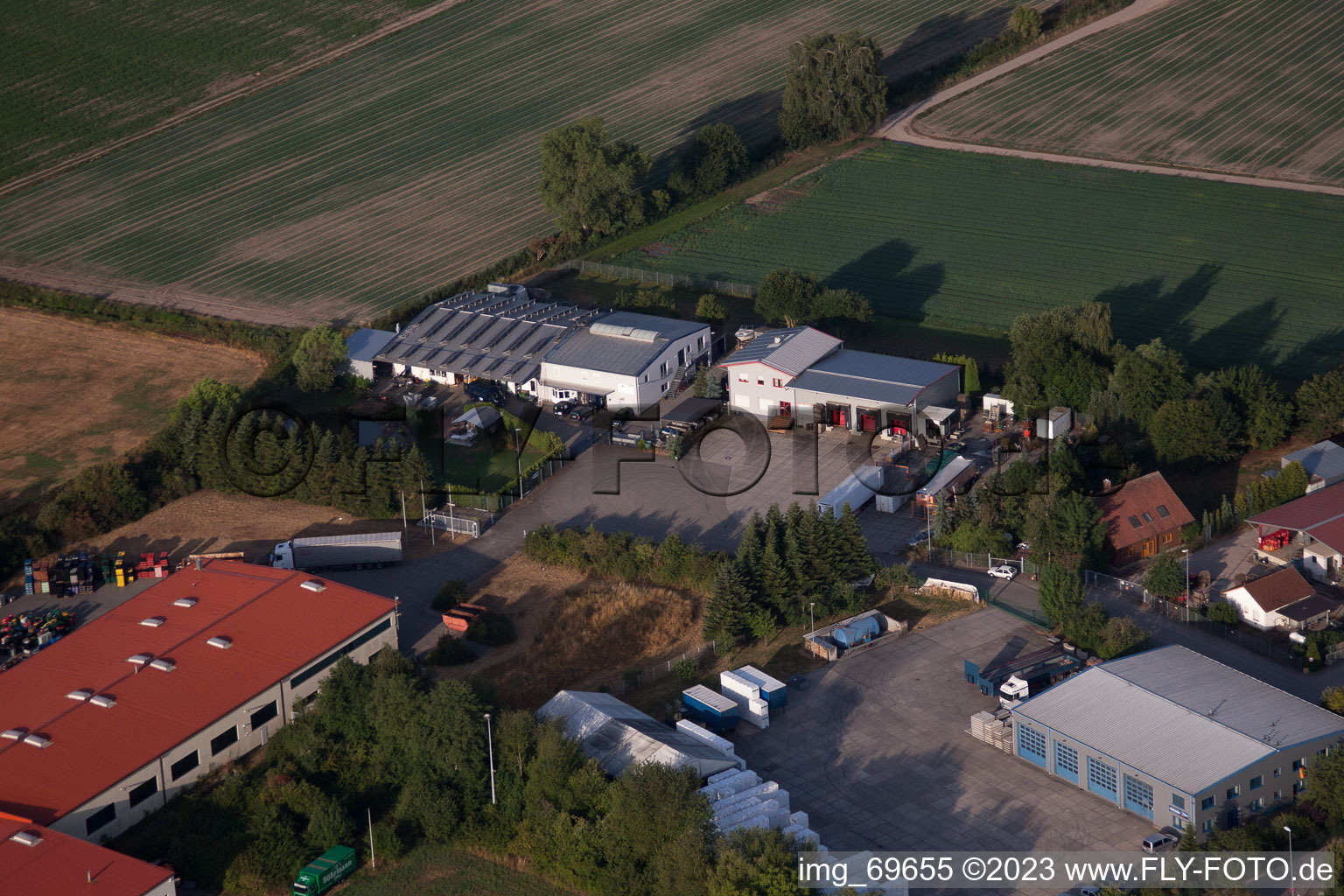 Zeiskam dans le département Rhénanie-Palatinat, Allemagne vu d'un drone