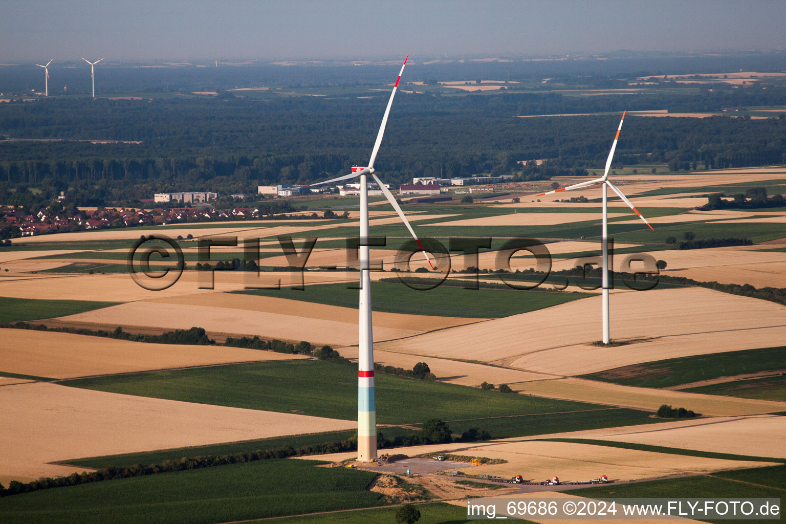 Vue oblique de Construction de parc éolien à Offenbach an der Queich dans le département Rhénanie-Palatinat, Allemagne