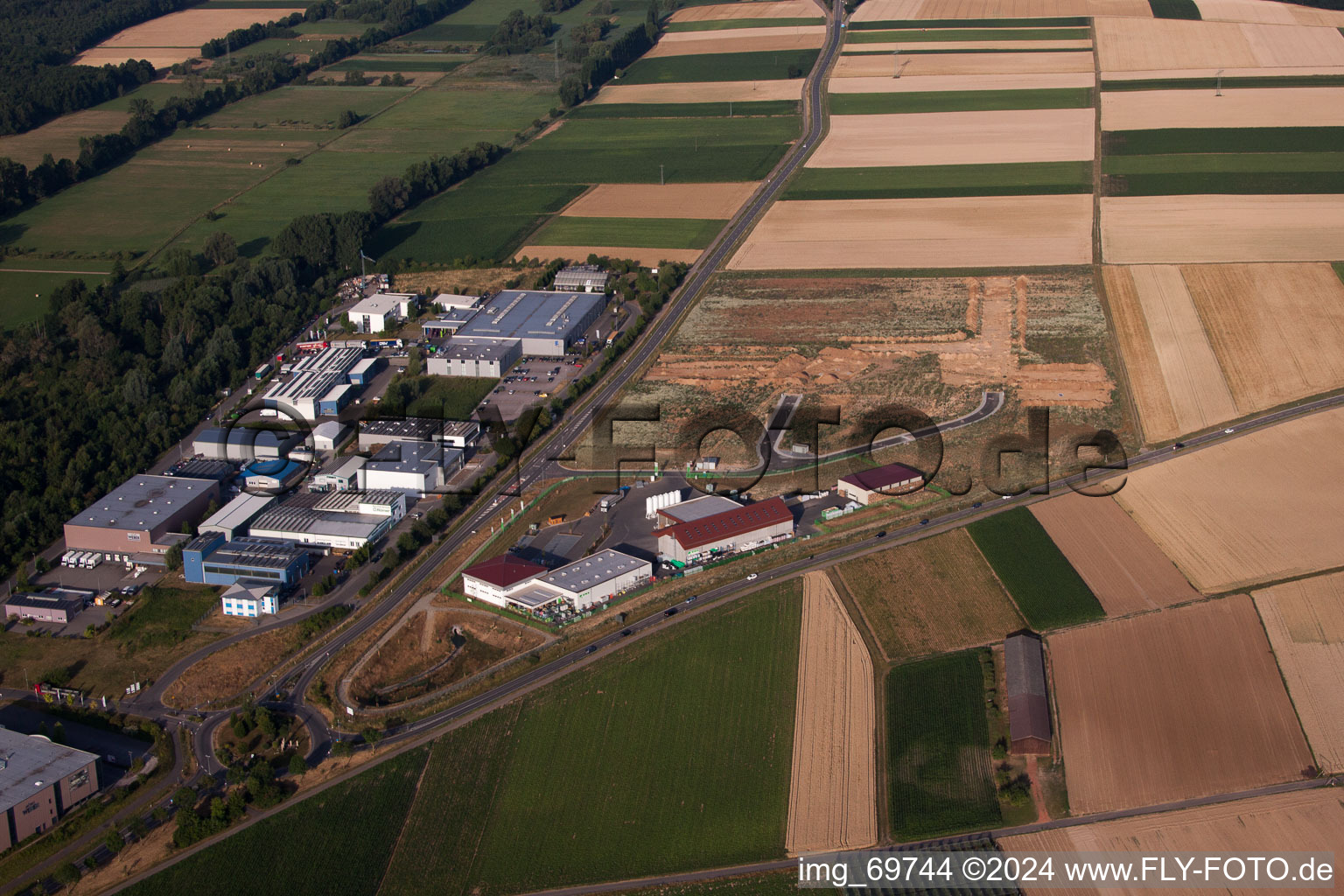 Vue aérienne de Fouilles archéologiques dans la nouvelle zone commerciale NW à le quartier Herxheim in Herxheim bei Landau dans le département Rhénanie-Palatinat, Allemagne