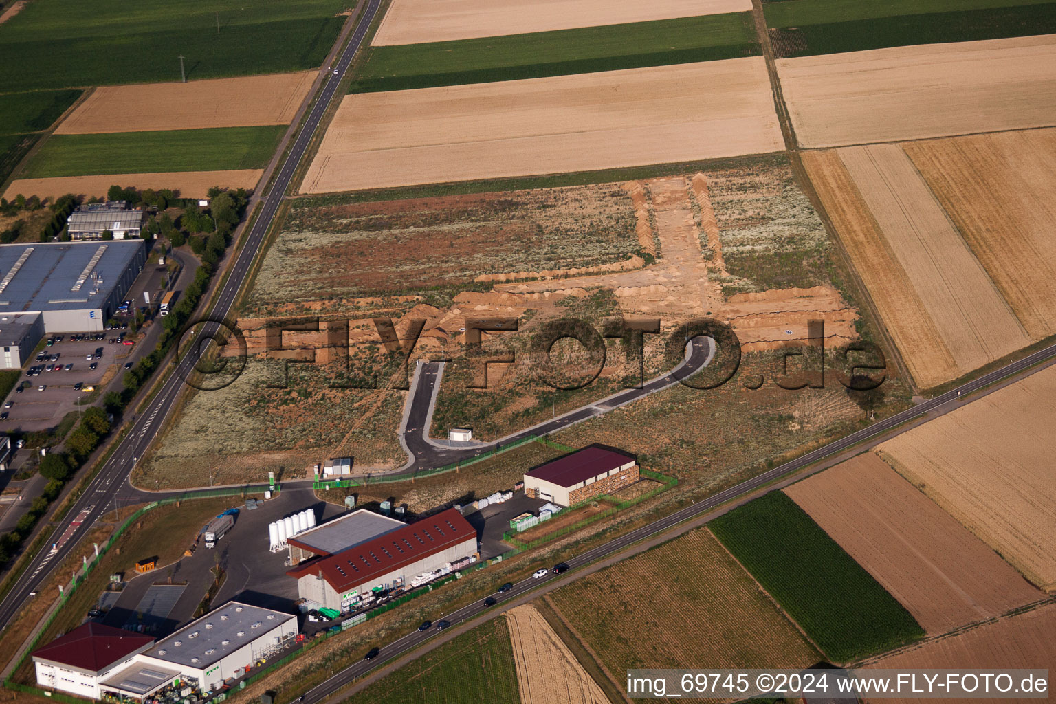 Vue aérienne de Fouilles archéologiques dans la nouvelle zone commerciale NW à le quartier Herxheim in Herxheim bei Landau dans le département Rhénanie-Palatinat, Allemagne