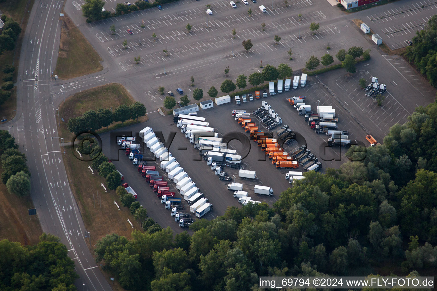 Vue oblique de Usine d'assemblage de camions Daimler à Wörth am Rhein dans le département Rhénanie-Palatinat, Allemagne