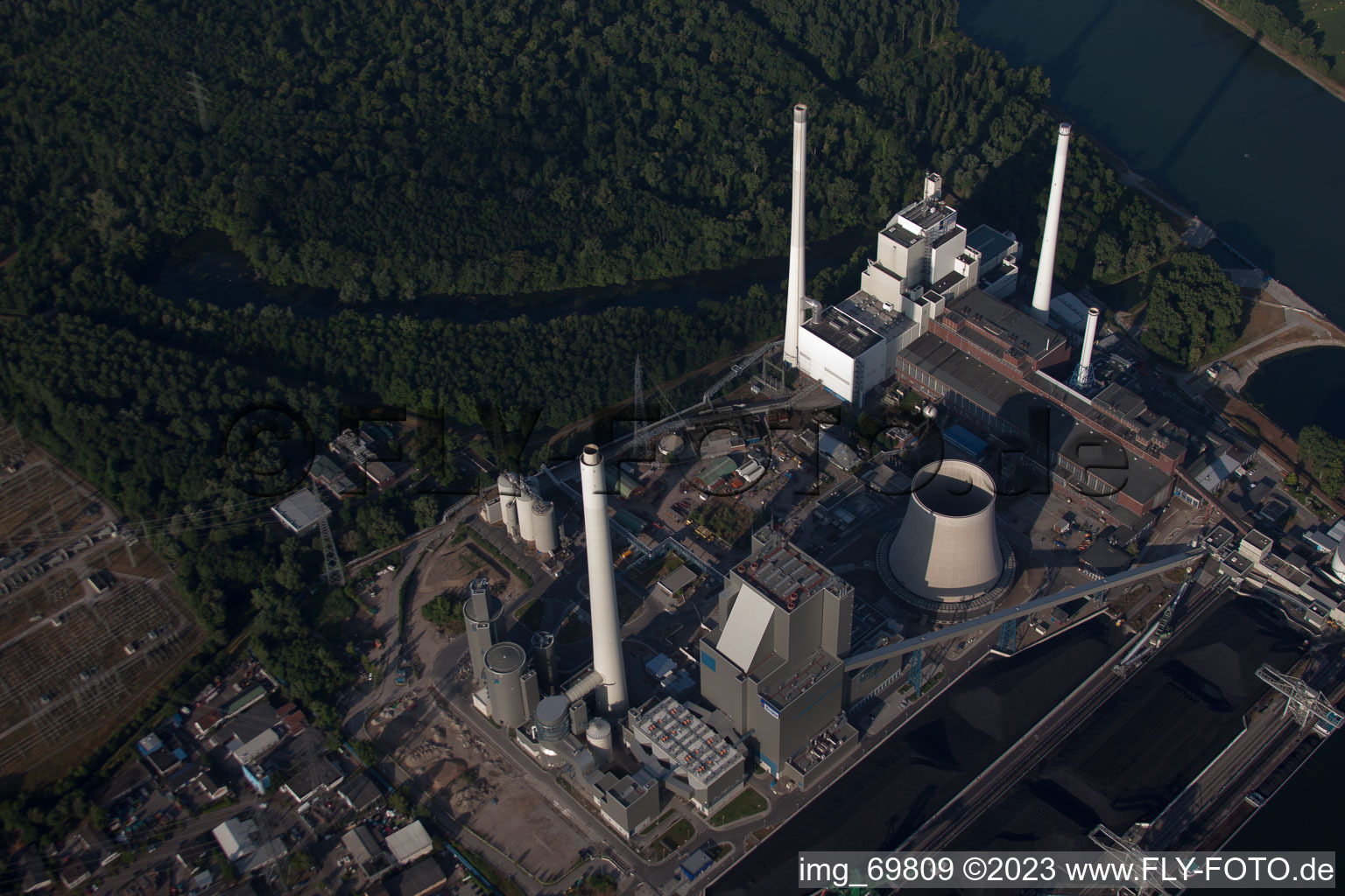 Photographie aérienne de Centrale électrique au charbon sur Rheinhafen à le quartier Rheinhafen in Karlsruhe dans le département Bade-Wurtemberg, Allemagne