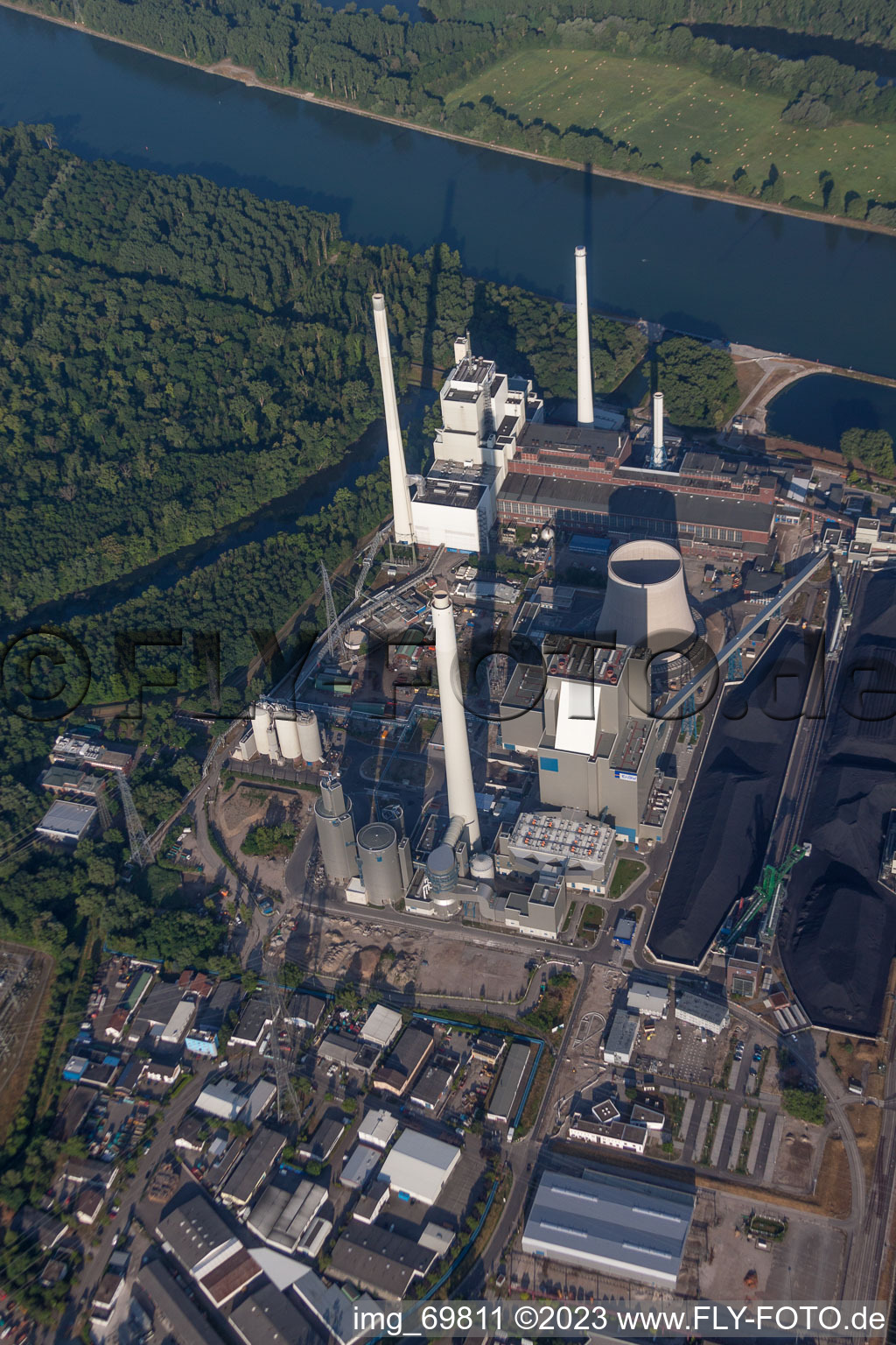 Centrale électrique au charbon sur Rheinhafen à le quartier Rheinhafen in Karlsruhe dans le département Bade-Wurtemberg, Allemagne d'en haut