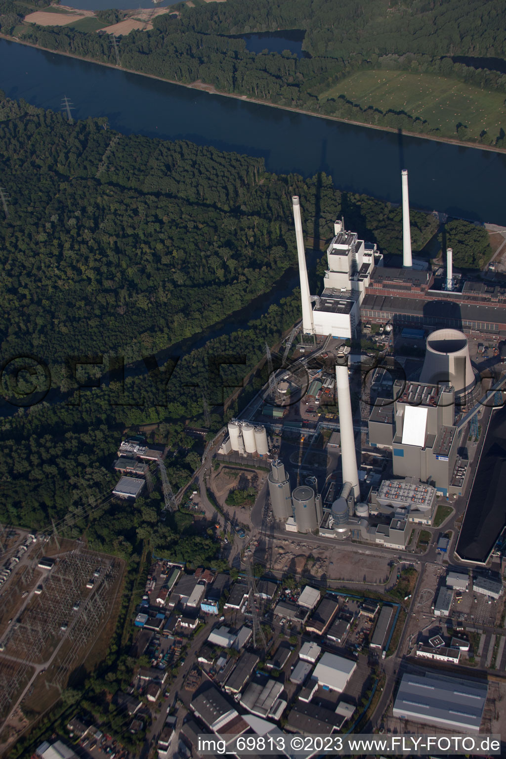 Centrale électrique au charbon sur Rheinhafen à le quartier Rheinhafen in Karlsruhe dans le département Bade-Wurtemberg, Allemagne hors des airs