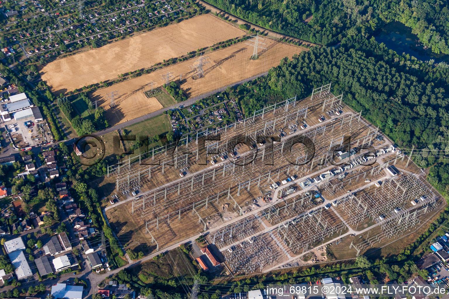 Vue aérienne de Sous-station à le quartier Daxlanden in Karlsruhe dans le département Bade-Wurtemberg, Allemagne