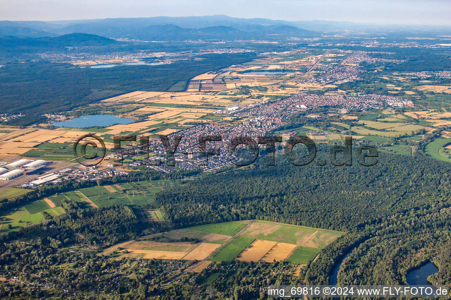 Vue aérienne de Du nord-ouest à le quartier Forchheim in Rheinstetten dans le département Bade-Wurtemberg, Allemagne