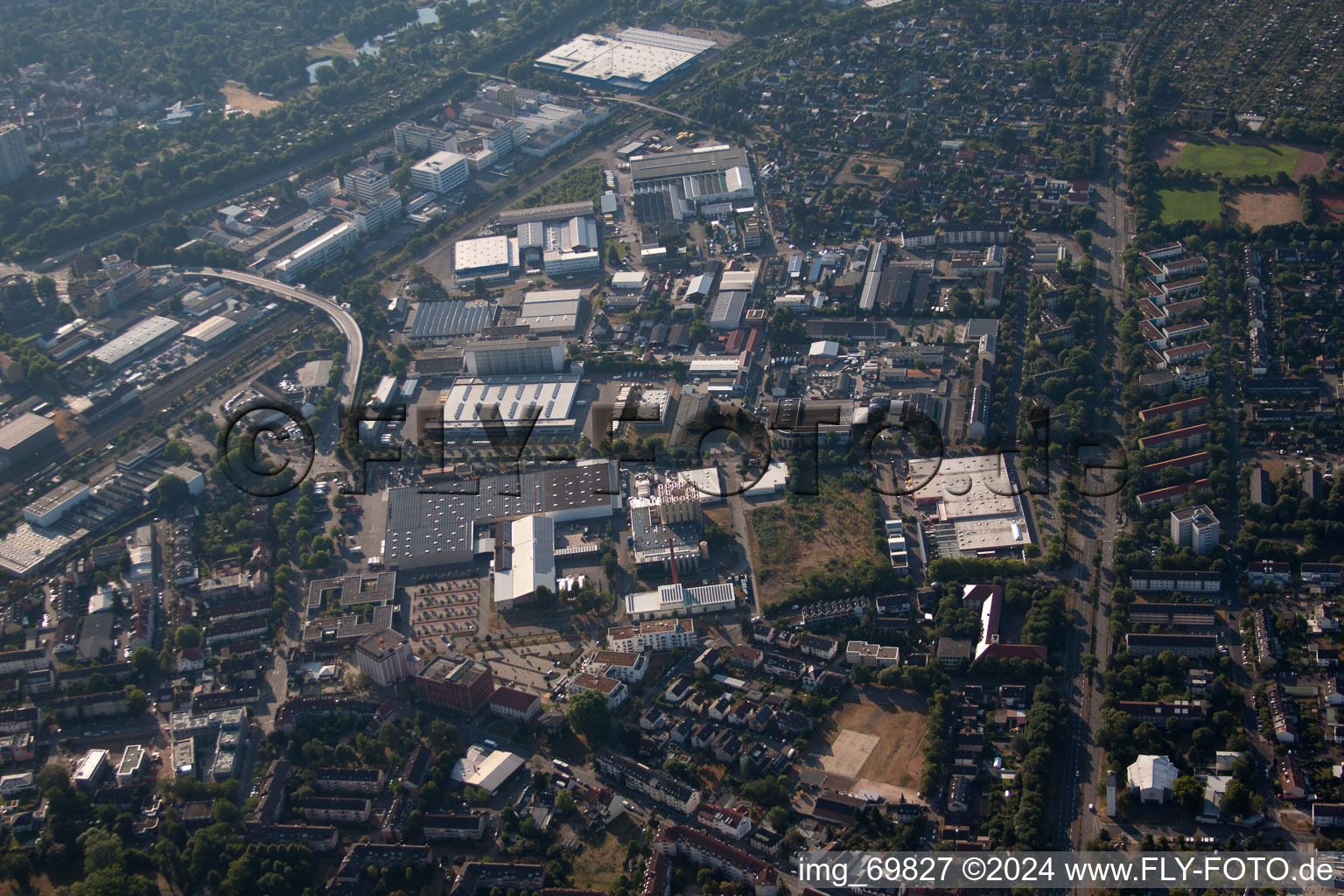 Vue aérienne de Pulverhausstr à le quartier Grünwinkel in Karlsruhe dans le département Bade-Wurtemberg, Allemagne