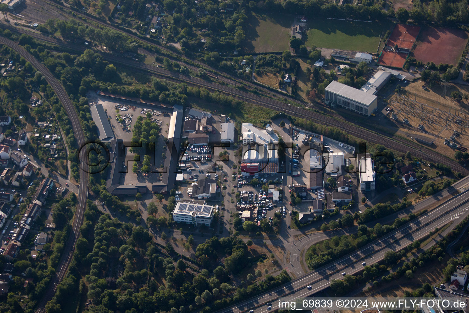 Vue aérienne de Zone commerciale Litzenhardtstraße à le quartier Beiertheim-Bulach in Karlsruhe dans le département Bade-Wurtemberg, Allemagne